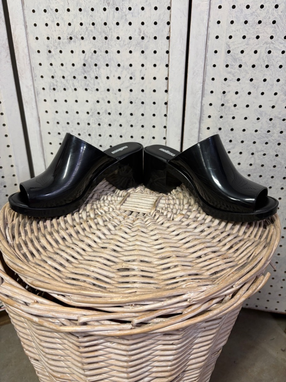 Melissa - Picture 4 of 9